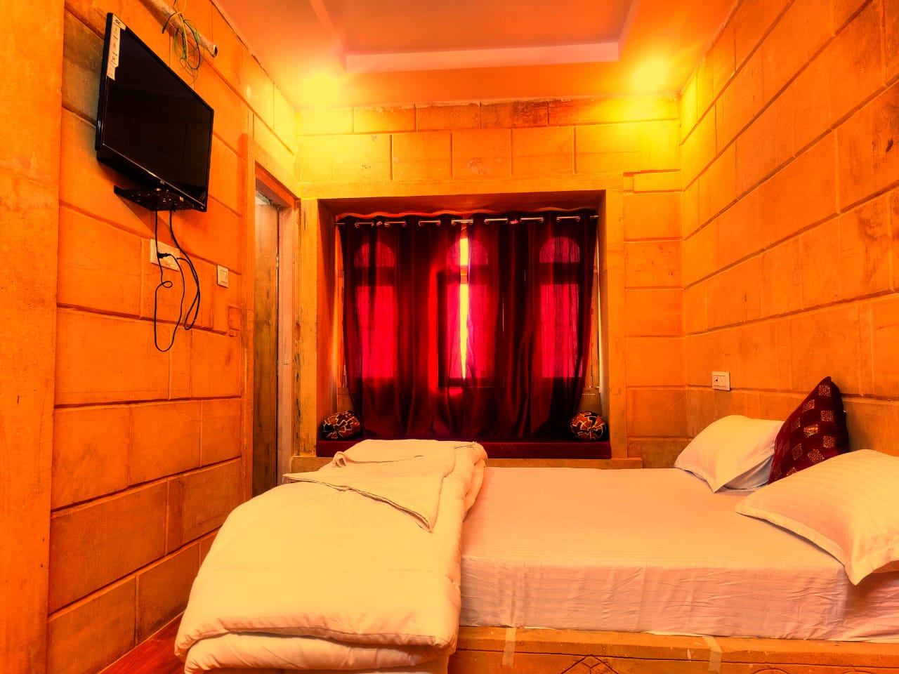 Hotel Jaswant Palace - Tap to explore photos