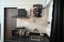 Zen Studio Near Airport Couple Friendly WiFi