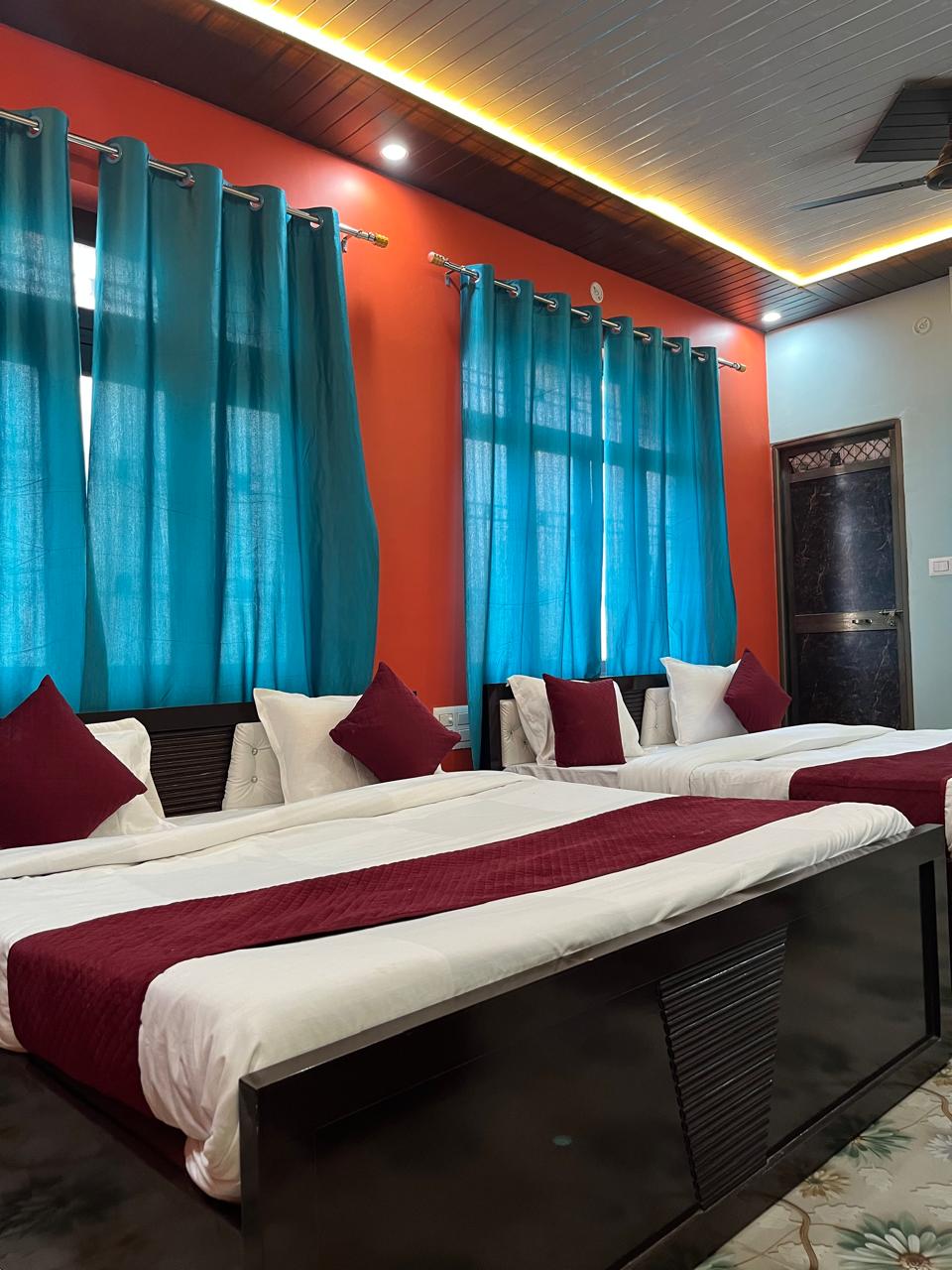 Hotel Arya Kulam Palace - Tap to explore photos