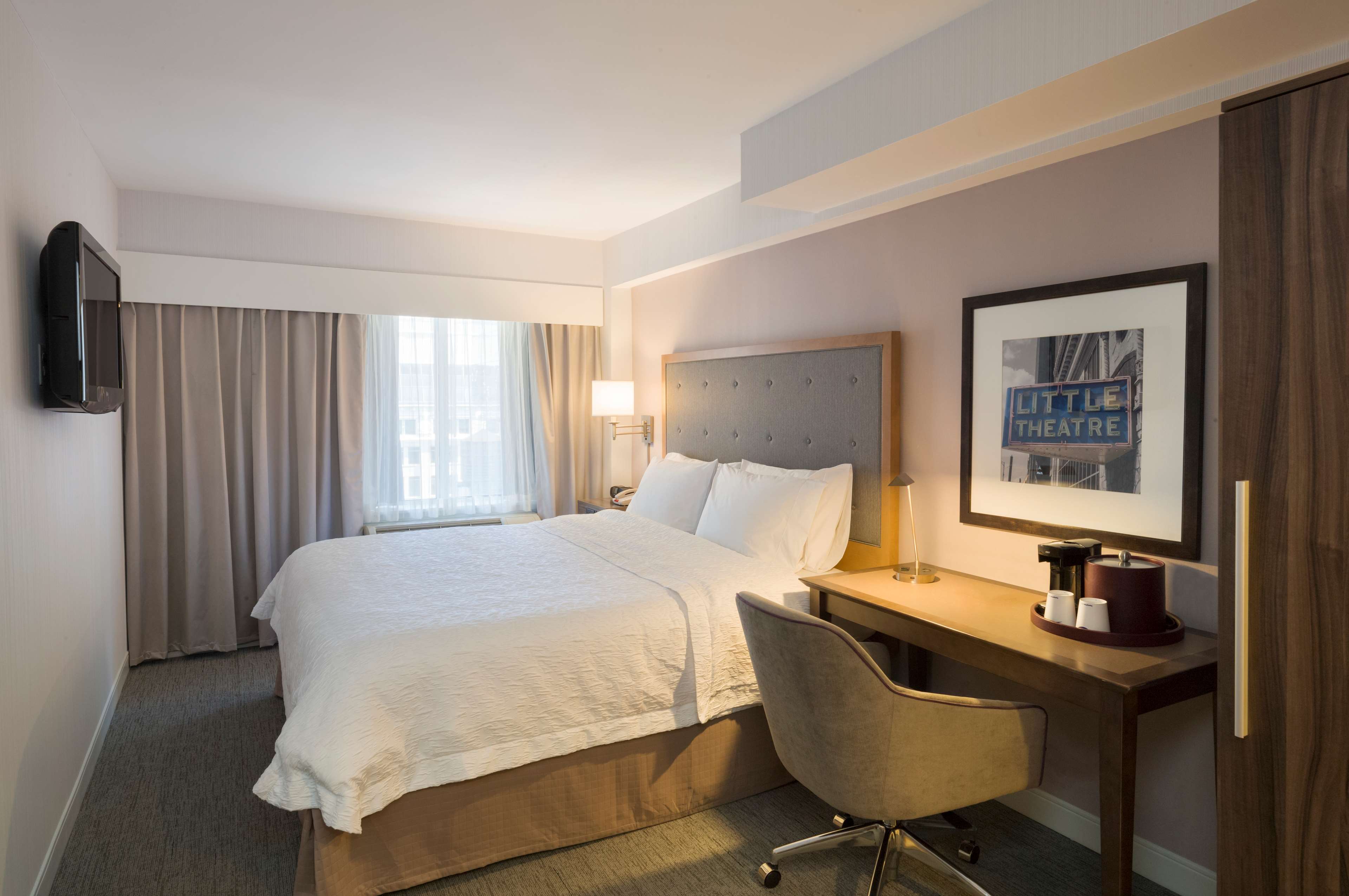 Hampton Inn Madison Square Garden Area Hotel - Tap to explore photos