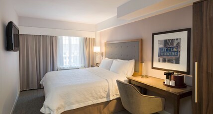 Hampton Inn Madison Square Garden Area Hotel Room Type - 1 KNG ACC ROLLIN SHWR NS