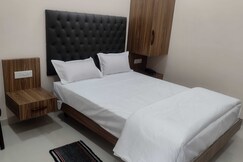 HOTEL O MATRI CROWN