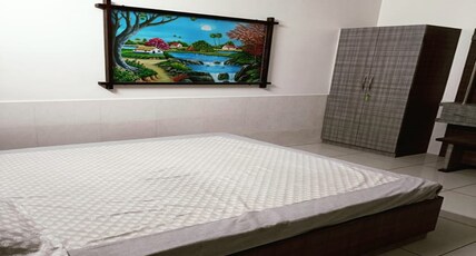 Hotel suraj Garden & Restaurant Room Type - Deluxe Room Hotel suraj Garden & Restaurant Room Type - Deluxe Room