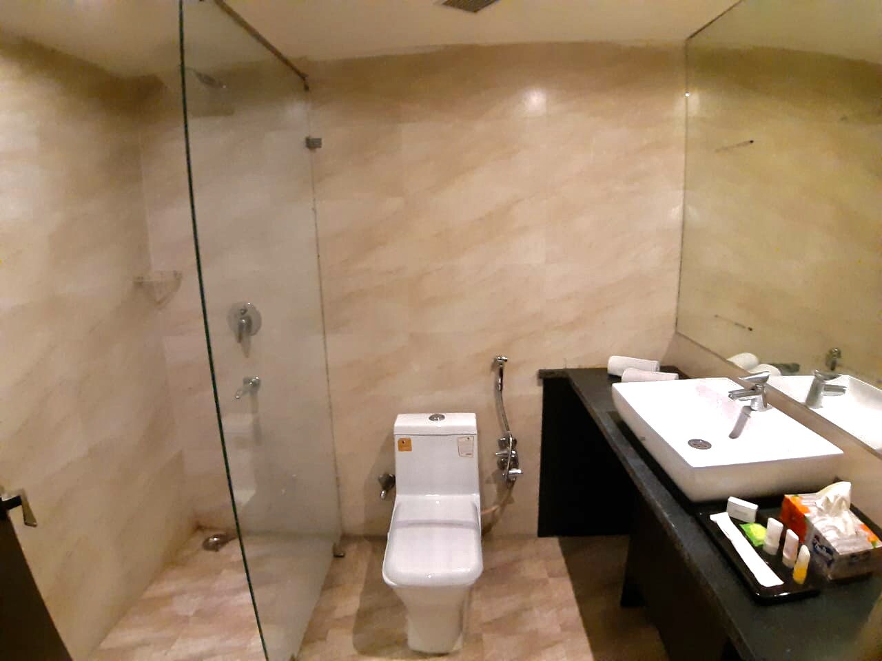 Hotel Al-Towheed - Tap to explore photos