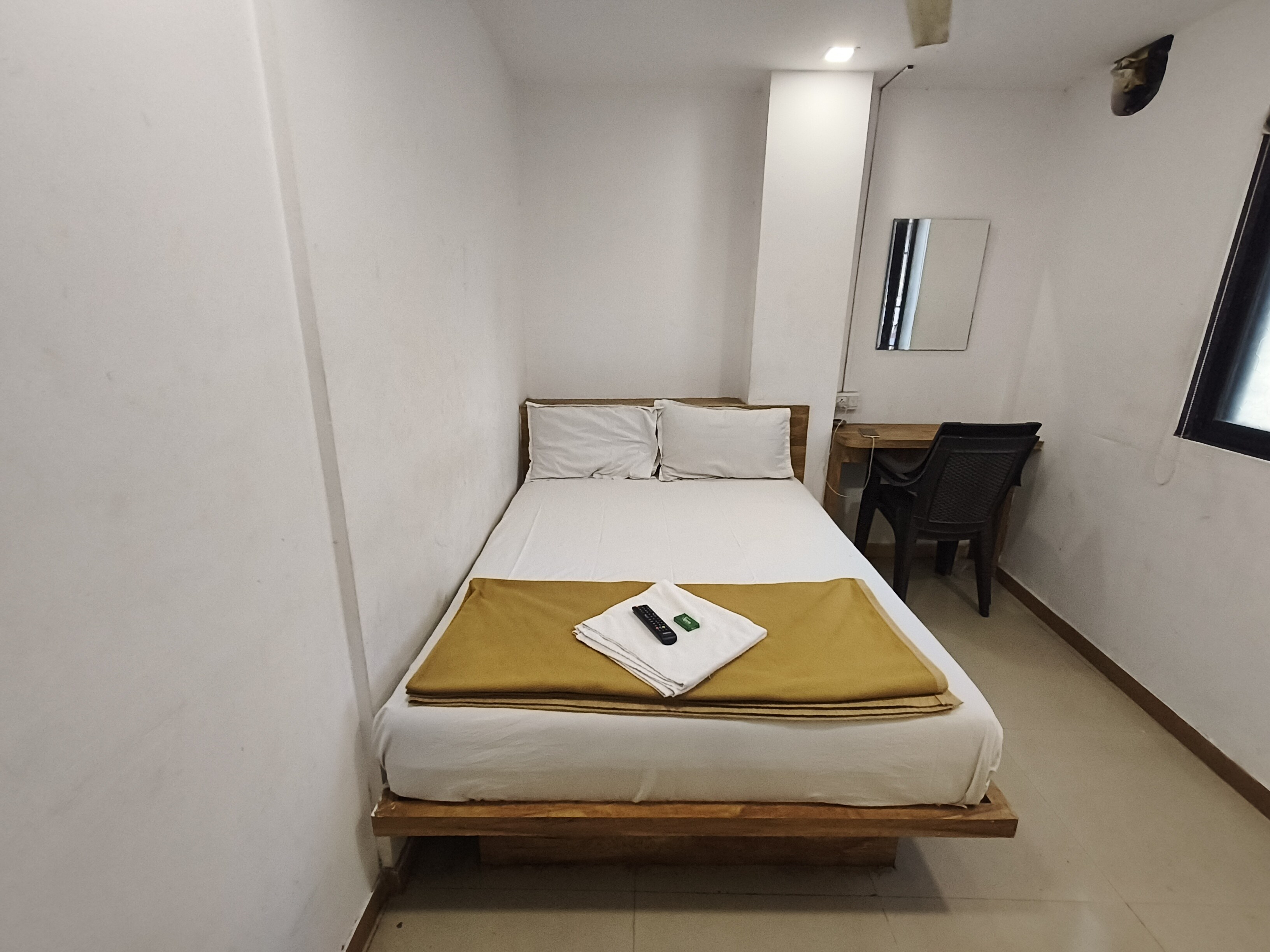 SHRI LODGING - Tap to explore photos