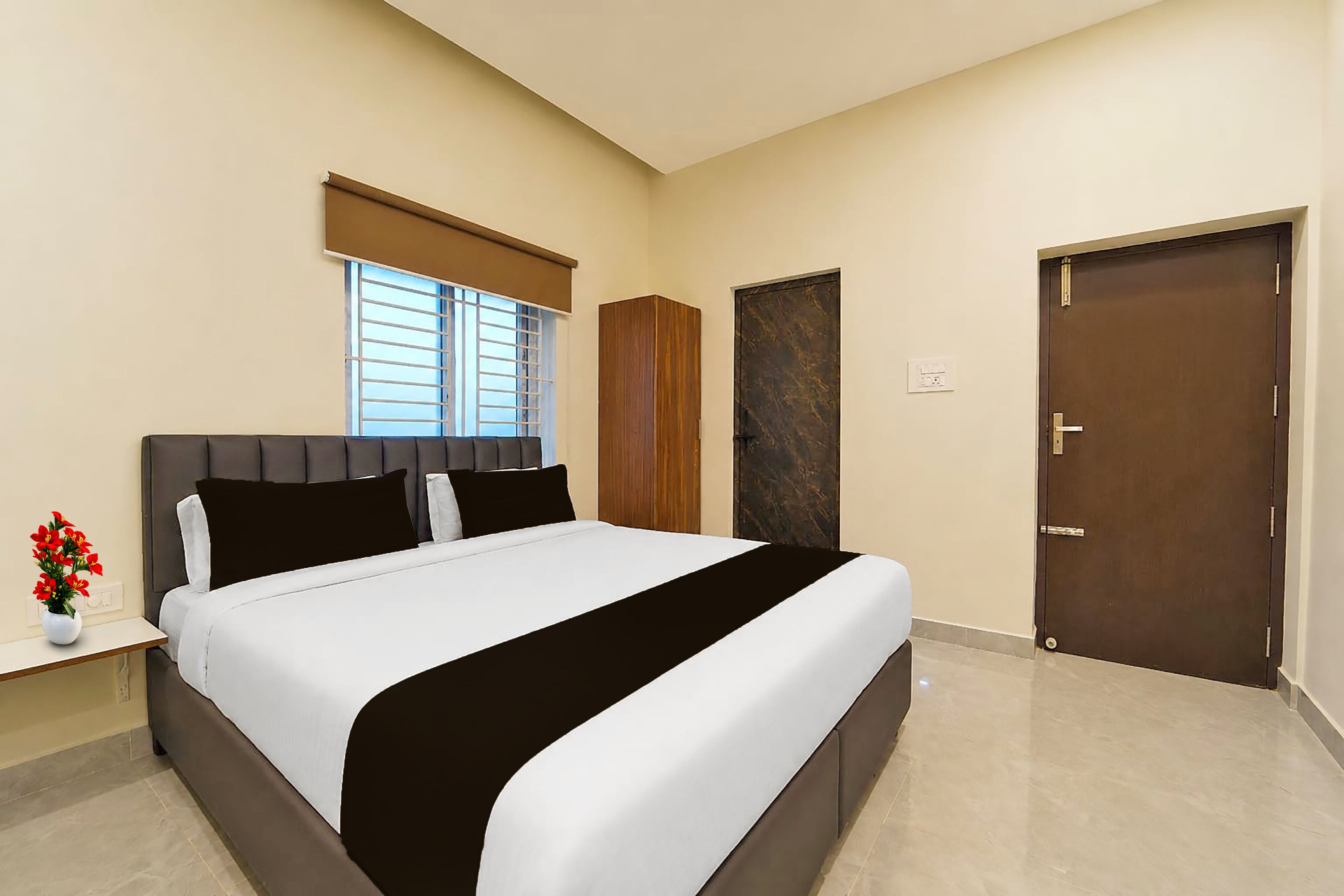 Townhouse Erode Bus Terminal Formerly Everest Viji Residency - Tap to explore photos