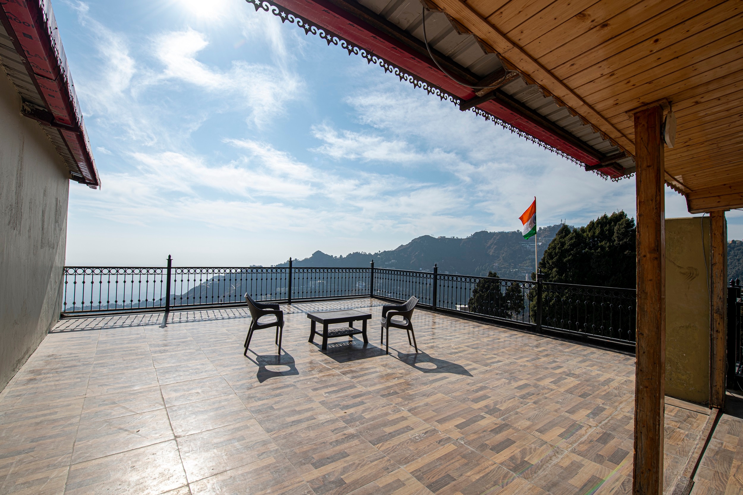 Hotel Paradise Mansion @ Mall Road (Free Onsite Parking), Mussoorie - Tap to explore photos