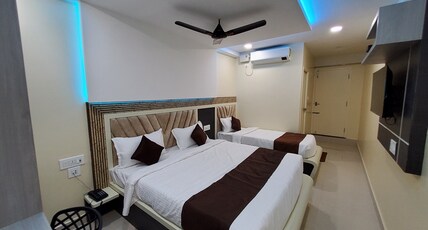 Kings Palace Room Type - Deluxe Triple Balcony City View