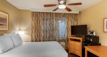 Best Western Plus Ocean View Resort Room Type - 1 Queen Bed, Small Economy Size Room, Non View, Air-Conditioned, Microwave And Refrigerator, Non-Smo Best Western Plus Ocean View Resort Room Type - 1 Queen Bed, Small Economy Size Room, Non View, Air-Conditioned, Microwave And Refrigerator, Non-Smo