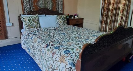 Houseboat Mandaley Room Type - Deluxe Room