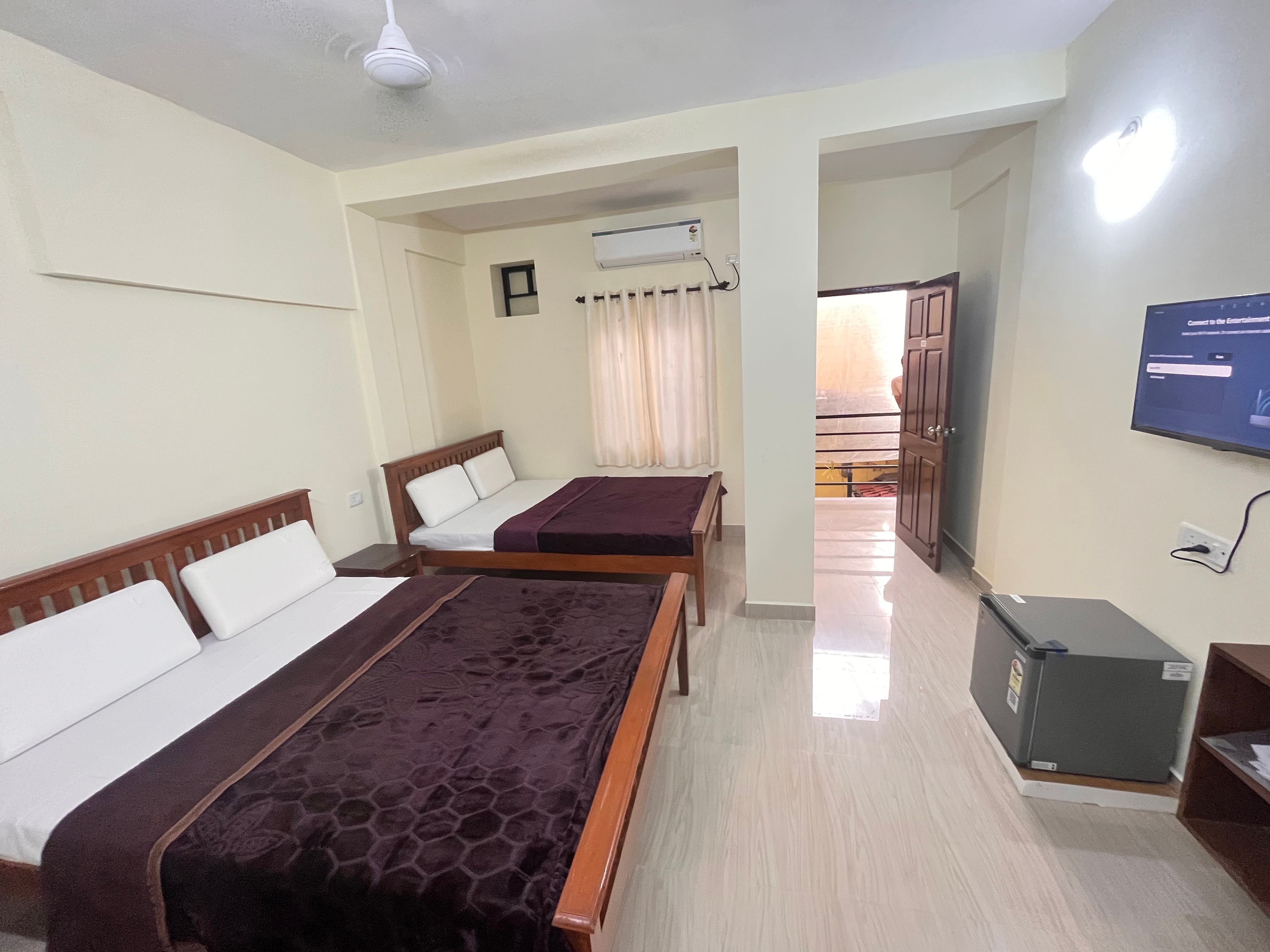 Cozy Inn Calangute - Tap to explore photos