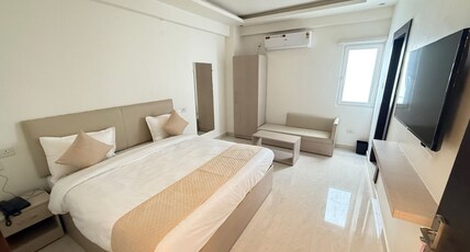 Hotel Crown Plaza Room Type - Deluxe Executive Room