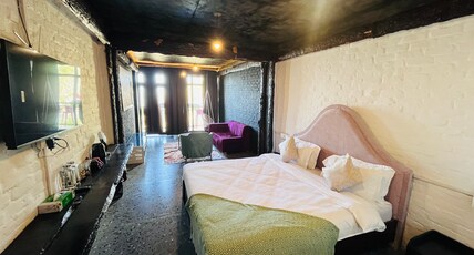 9 Bows - Landour Room Type - Words- Shabd Room