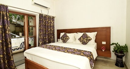 Hotel Shanti ,Mount abu ( 550 meters from Nakki lake ) Room Type - Deluxe Ac Room