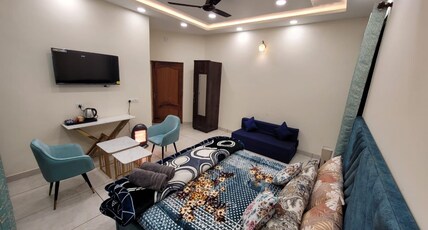 Regalia Home Sapphire Stay Room Type - Deluxe Quadruple