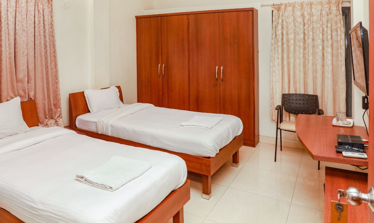 Hotel Eminent - Tap to explore photos