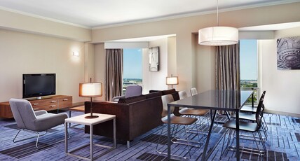 Hilton Newark Airport Room Type - 1KNG 1BDRM EXECUTIVE SUITE