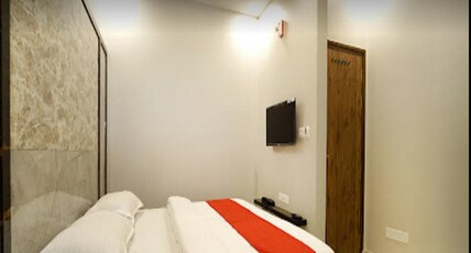SS CROWN INN Room Type - STANDRAD DOUBLE NON AC ROOM