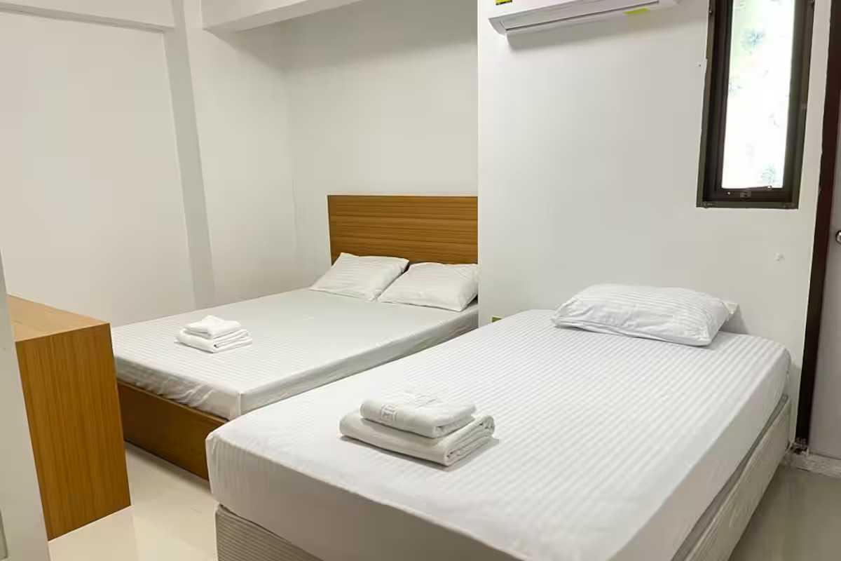 OYO 75577 Palace Hostel - Tap to explore photos