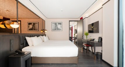 The Gravitique Hotel Khaosan Room Type - Premier Room