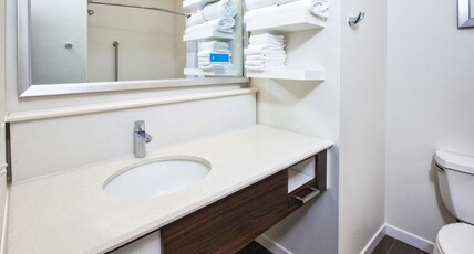 Hampton Inn & Suites by Hilton Los Alamos White Rock Room Type - KING STANDARD NON SMOKING