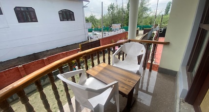 Rayyan Guest House Room Type - Balcony Room