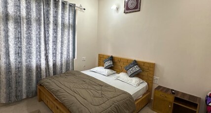 Laxman vila hilltop retreat Room Type - Buransh Room