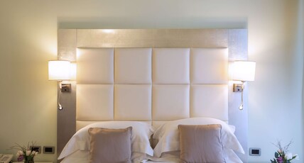 Palazzo Caracciolo Naples, Tapestry Collection by Hilton Room Type - QUEEN DELUXE ROOM