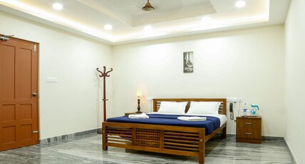 Metropolitan Serviced Villa | 10 min to Kaloor Stadium Room Type - Deluxe Family Room with Balcony Metropolitan Serviced Villa | 10 min to Kaloor Stadium Room Type - Deluxe Family Room with Balcony