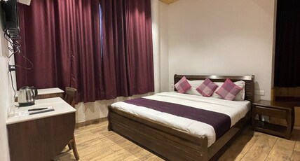 The Hill Crest Inn | Rooms & Suite Room Type - Deluxe Room (Upto 3 people)