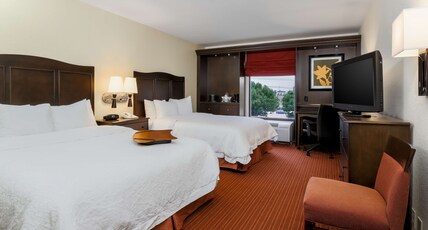 Hampton Inn by Hilton Champaign/Urbana Room Type - 2 QNS ACCESSIBLE W TUB NS