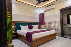 Address of Hotel Gayatri Dham Near Prem Mandir