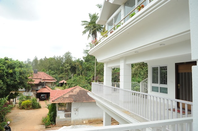 Peaberry Plantation Stay - Tap to explore photos