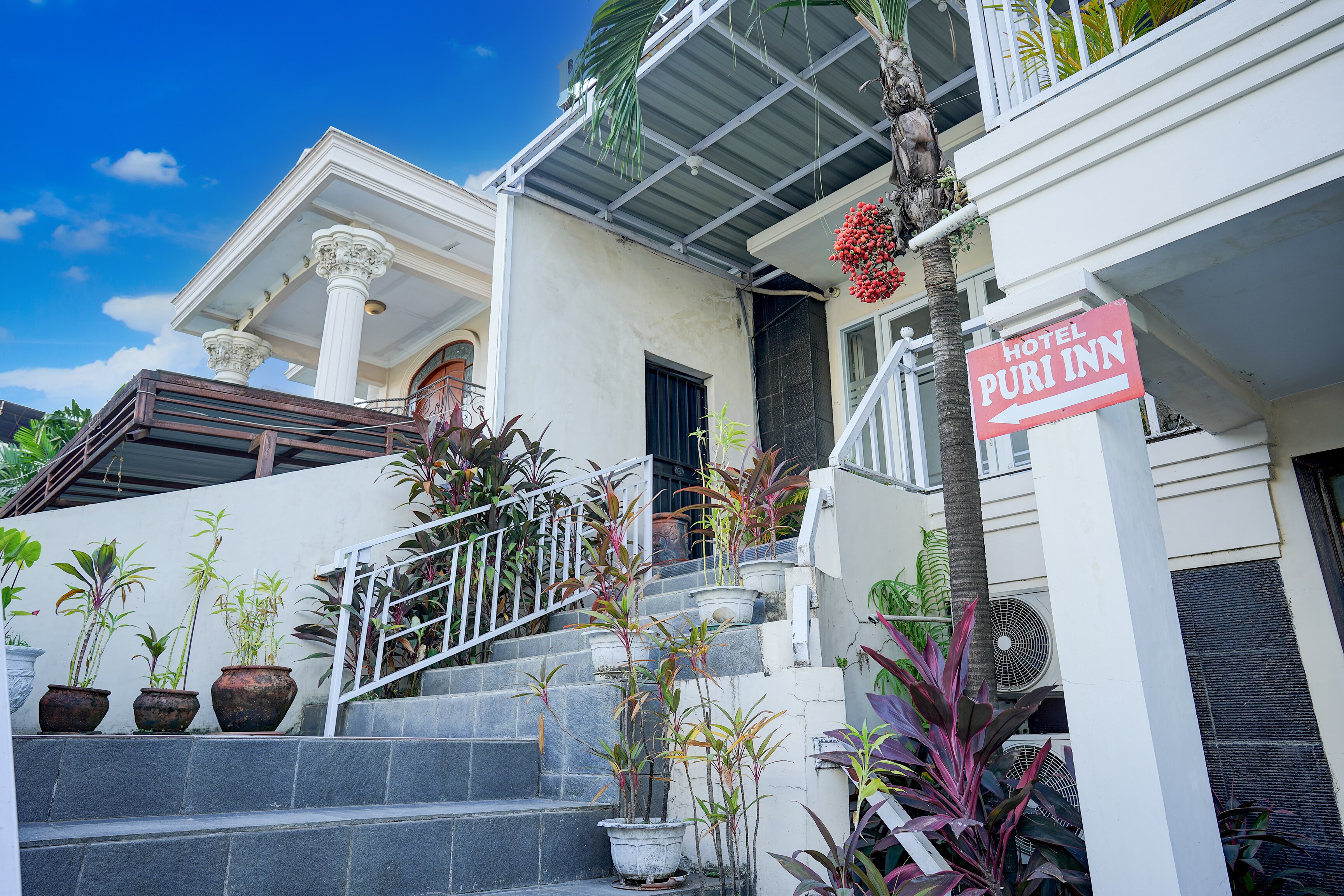 OYO 94669 Hotel Puri Inn Panakkukang Makassar - Tap to explore photos