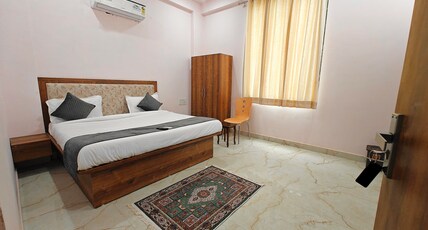 Hotel Regal Crown Room Type - Super Deluxe