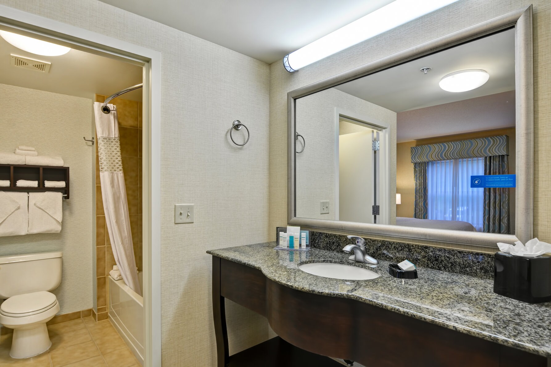 Hampton Inn & Suites Wilkes-Barre/Scranton - Tap to explore photos