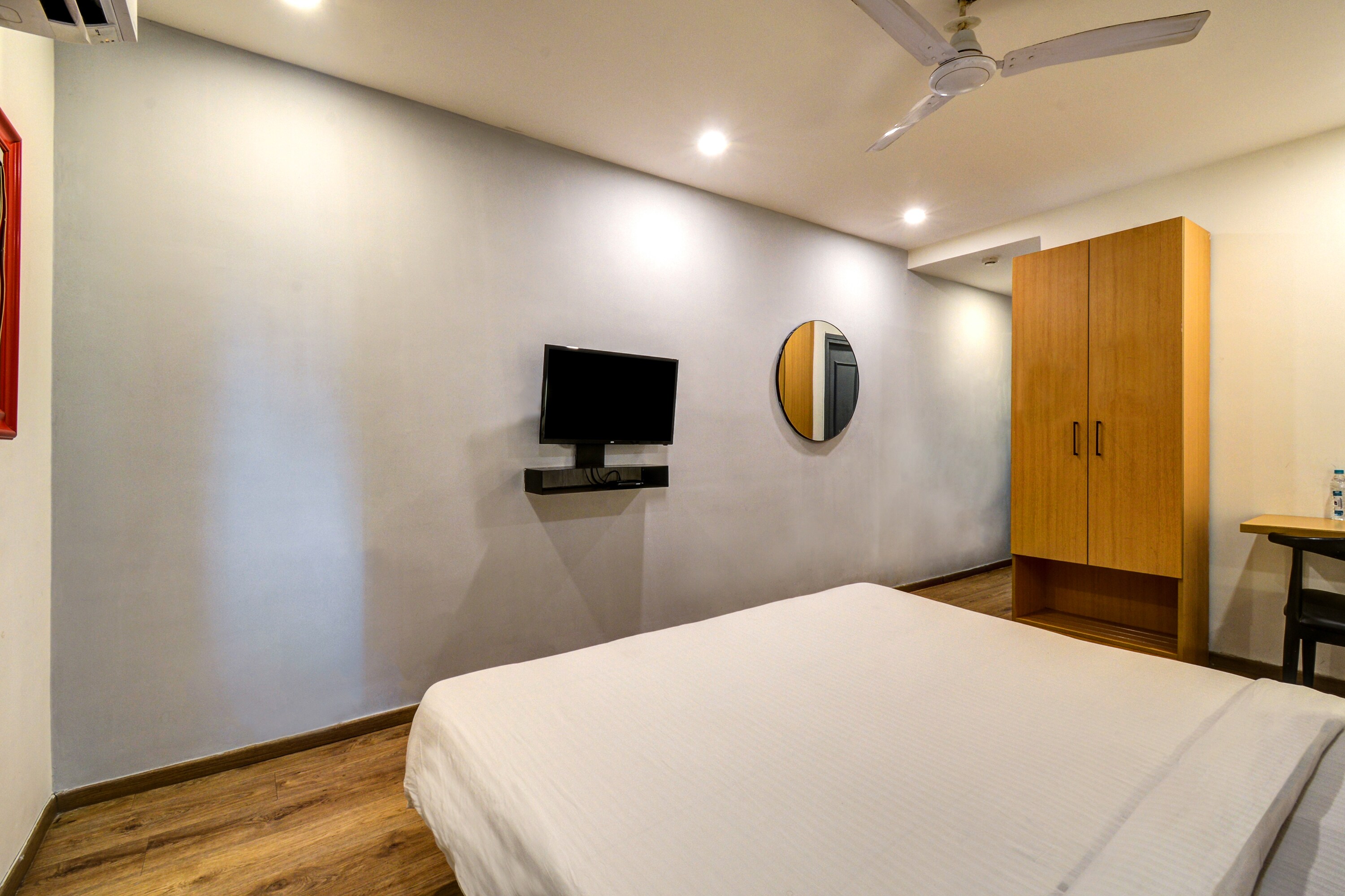 Hotel Neelkanth Inn - Tap to explore photos