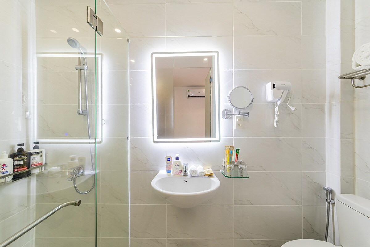 A25 Hotel - 75 Le Thi Hong Gam - Tap to explore photos