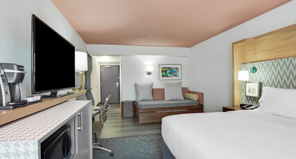Holiday Inn ROANOKE - VALLEY VIEW Room Type - 1 King Bed Standard