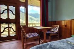 Mountain hevean jibhi