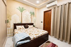 Vrinda BRAJ Stay- GF| 2BHK | Vrindavan by Homeyhuts