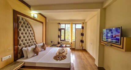 The Village Retreat | 2 mins from Hadimba Temple Room Type - Valley-view Family Room with Balcony
