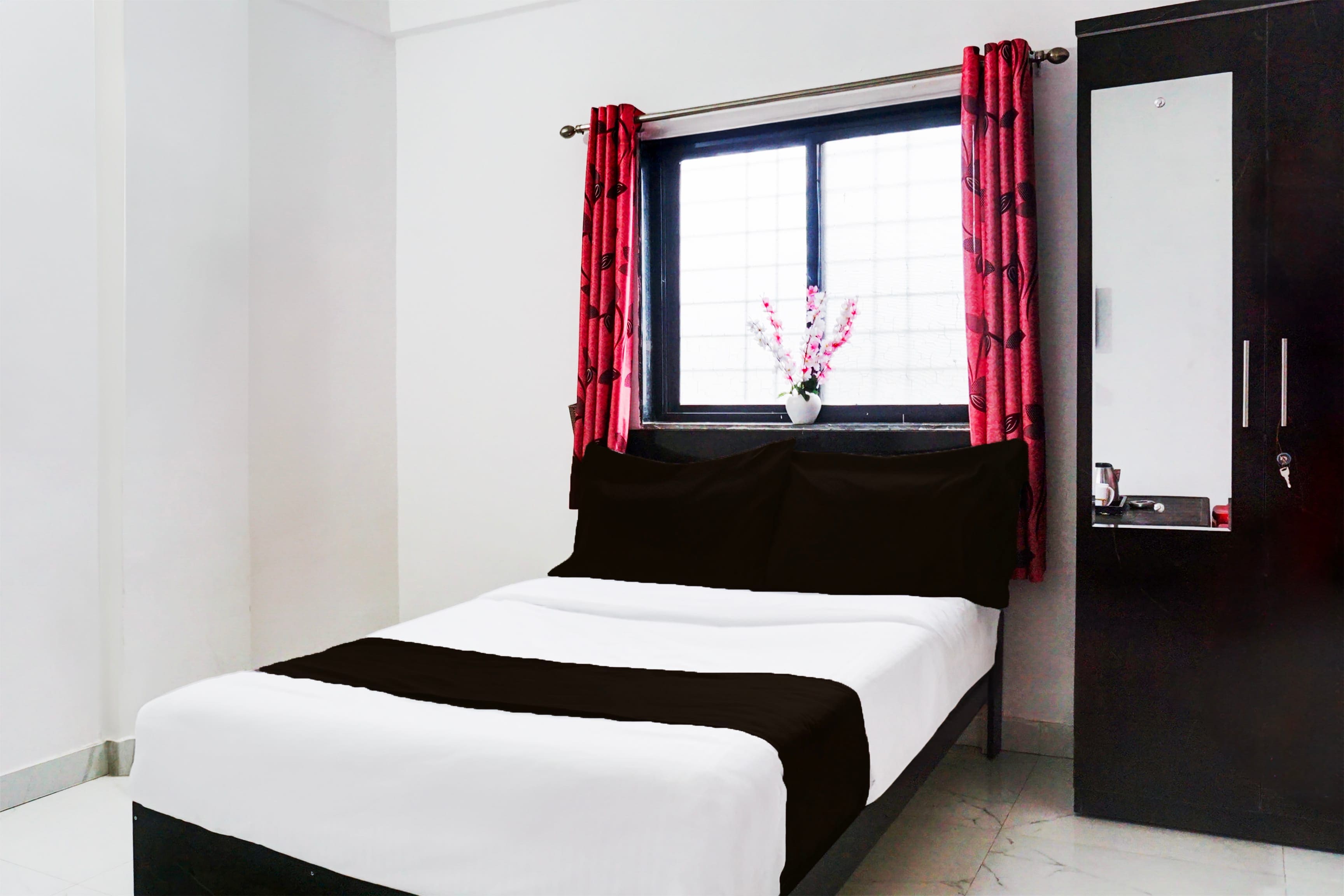 Super Hotel O Manjari Road - Tap to explore photos