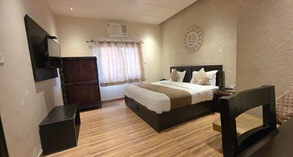 Hotel La Casa @ Har-ki-Pauri Road Room Type - Deluxe Room