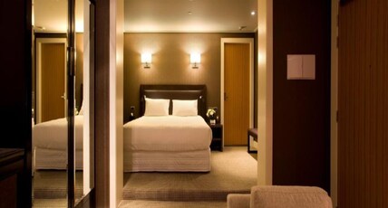 Hilton Queenstown Resort & Spa Room Type - KING HILTON DELUXE LAKEVW Hilton Queenstown Resort & Spa Room Type - KING HILTON DELUXE LAKEVW