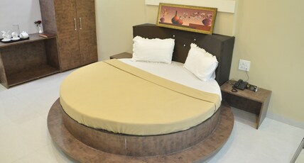 Shriji Resorts Room Type - Suite Room