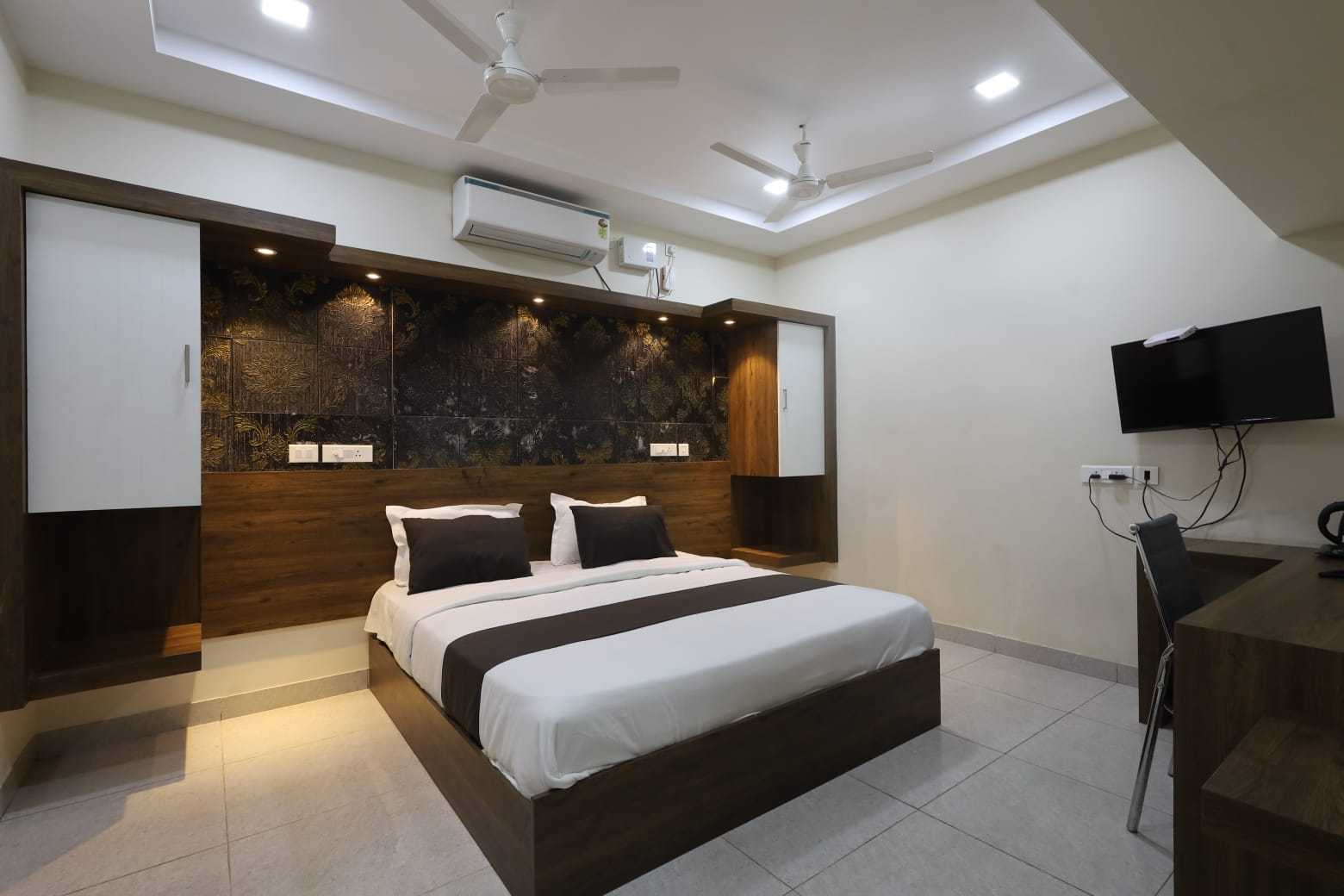 OYO 847585 Vishwa's Residency - Tap to explore photos