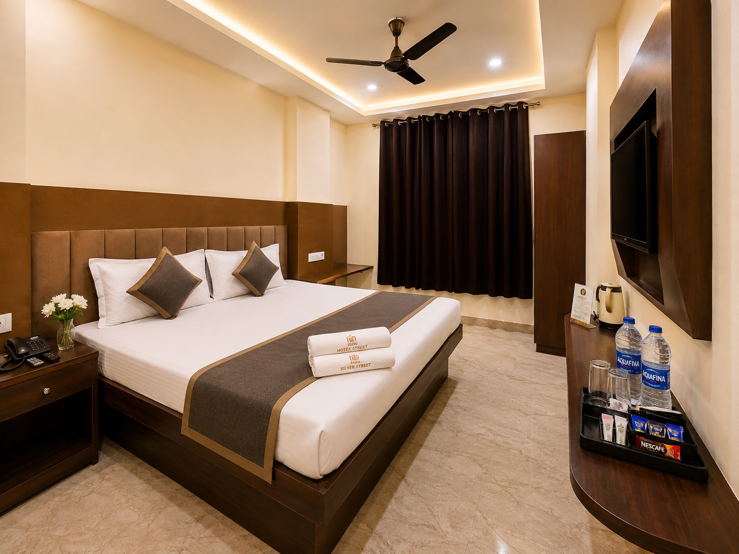 Hotel Silver Street 2 Mins Walk From New Delhi Railway station - Tap to explore photos