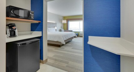 Holiday Inn Express Hotel & Suites Mount Pleasant Room Type - 1 King Bed 1 Bedroom Suite Sofa Bed