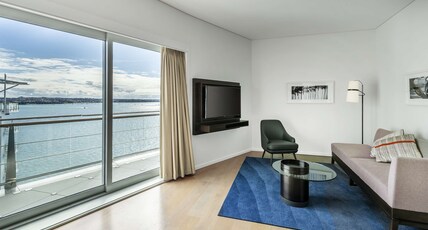 Hilton Auckland Room Type - KING PORT SUITE